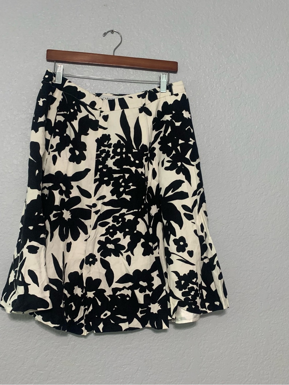Carmen Marc Valvo Black and Cream Floral A-Line Skirt